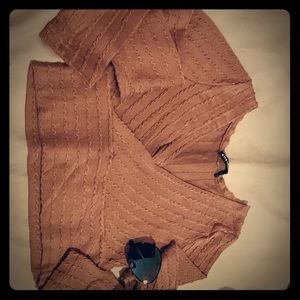 Long sleeve crop top.